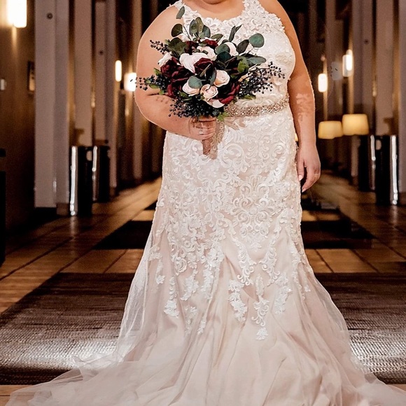 Beautiful Stella York wedding gown, never worn - Picture 7 of 7